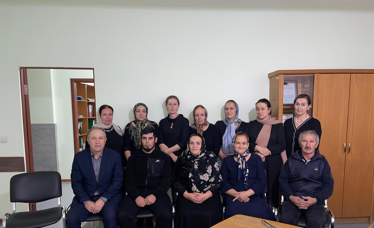 Сотрудник управления социальной защиты населения в МО «Дахадаевский район» Имиев Мурад Абдулгалимович заключил контракт с министерством обороны Российской Федерации и готов отправиться в зону СВО.